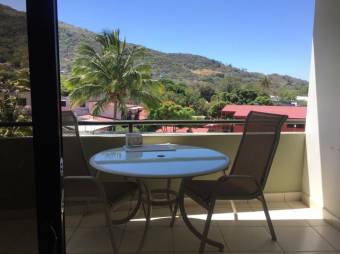 Se alquila espacioso apartamento en condominio de Uruca Santa Ana 25-1472