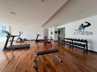 Se alquila espacioso apartamento en condominio de Pozos Santa Ana 26-290