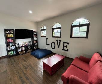 Spanish-style house for sale in a condominium located in Brasil de Mora.