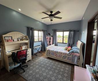 Spanish-style house for sale in a condominium located in Brasil de Mora.