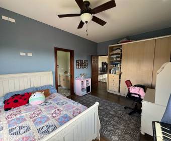 Spanish-style house for sale in a condominium located in Brasil de Mora.