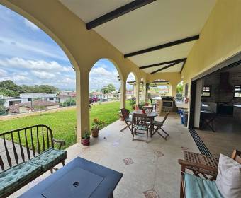Spanish-style house for sale in a condominium located in Brasil de Mora.