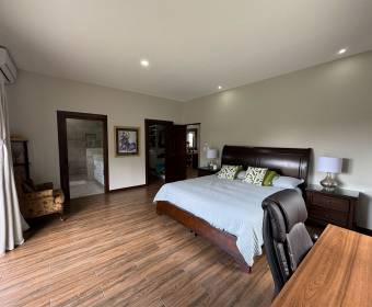 Spanish-style house for sale in a condominium located in Brasil de Mora.