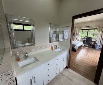 Spanish-style house for sale in a condominium located in Brasil de Mora.