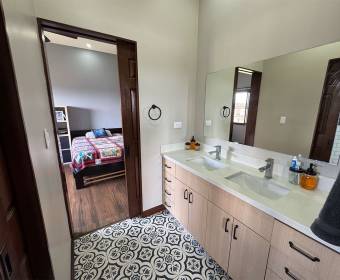 Spanish-style house for sale in a condominium located in Brasil de Mora.