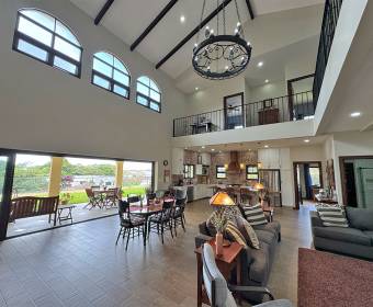 Spanish-style house for sale in a condominium located in Brasil de Mora.