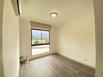 Se alquila espacioso apartamento en condominio de Rio Oro 26-261