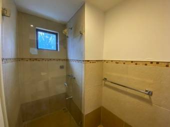 Se alquila espacioso apartamento en condominio de Rio Oro 26-261