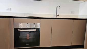 Se alquila moderno apartamento en Núcleo Sabana 25-1720