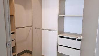 Se alquila moderno apartamento en Núcleo Sabana 25-1720