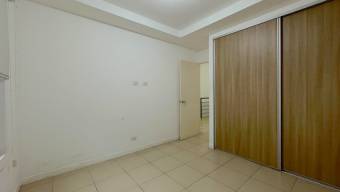 Se alquila espaciosa casa en condominio de Brasil Santa Ana 26-584