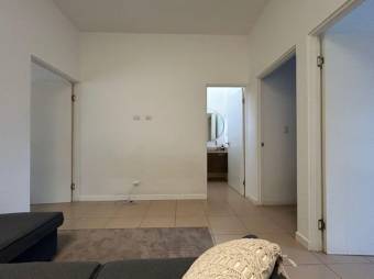 Se alquila espaciosa casa con patio en Ciudad Colon de Santa Ana 26-210