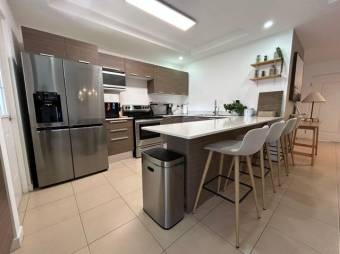 Se alquila espaciosa casa con patio en Ciudad Colon de Santa Ana 26-210