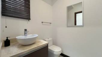 Se alquila moderno Penthouse amoblado en San Rafael Escazú 26-215