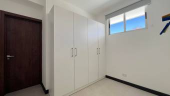 Se alquila moderno Penthouse amoblado en San Rafael Escazú 26-215