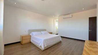 Se alquila moderno Penthouse amoblado en San Rafael Escazú 26-215