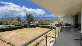 Se alquila moderno Penthouse amoblado en San Rafael Escazú 26-215