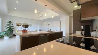 Se alquila moderno Penthouse amoblado en San Rafael Escazú 26-215