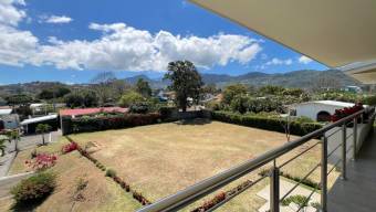 Se alquila moderno Penthouse amoblado en San Rafael Escazú 26-215