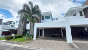 Se alquila casa de lujo en condominio de Santa Ana 25-662