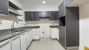 Se alquila casa de lujo en condominio de Santa Ana 25-662