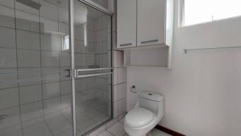 Se alquila casa de lujo en condominio de Santa Ana 25-662