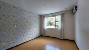 Se alquila casa de lujo en condominio de Santa Ana 25-662