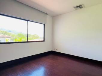 Se alquila moderna casa en Lomas del Valle, Santa Ana 26-203