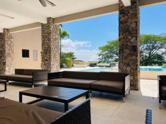 Se alquila moderna casa en Lomas del Valle, Santa Ana 26-203