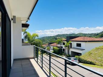 Se alquila moderna casa en Lomas del Valle, Santa Ana 26-203