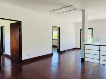 Se alquila moderna casa en Lomas del Valle, Santa Ana 26-203