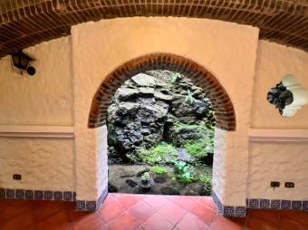 Se alquila moderna y espaciosa casa en San Rafael de Escazú 26-365