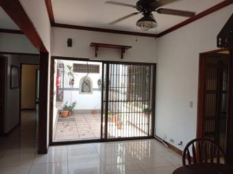 Se alquila espaciosa casa con uso mixto en Lindora Santa Ana 26-607