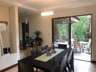 Se vende espaciosa casa en condominio de Colon de Mora 25-901