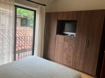 Se vende espaciosa casa en condominio de Colon de Mora 25-901