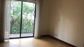 Se vende espaciosa casa en condominio de Colon de Mora 25-901