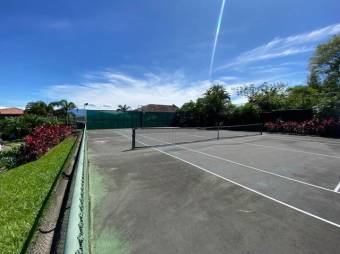 Se vende amplio lote de 747m2 en condominio de Brasil Santa Ana 25-95