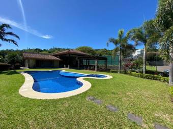 Se vende amplio lote de 747m2 en condominio de Brasil Santa Ana 25-95