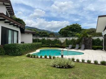 Se vende lote de 651m2 en condominio de Uruca Santa Ana 25-514