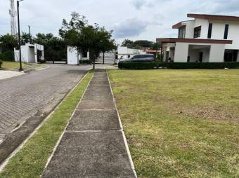 Se vende lote de 651m2 en condominio de Uruca Santa Ana 25-514