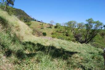 Se vende amplia finca de 2.1 hectáreas en Montañas de Santa Ana 23-3341