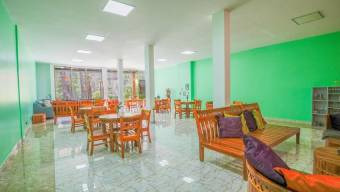 Se vende amplia propiedad con uso mixto en Ángeles Heredia 25-990 