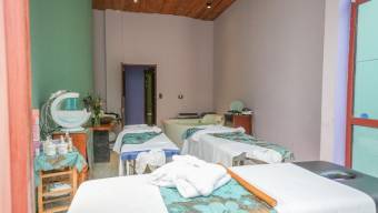 Se vende amplia propiedad con uso mixto en Ángeles Heredia 25-990 