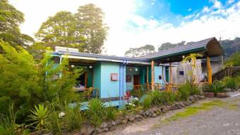 Se vende amplia propiedad con uso mixto en Ángeles Heredia 25-990 