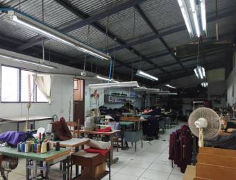 Se vende amplia propiedad comercial en San Pablo Heredia 25-1112 Se vende amplia propiedad comercial en San Pablo Heredia 25-1112