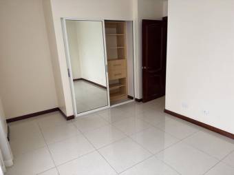 Se alquila moderno apartamento en condominio de San Rafel Escazú 26-633