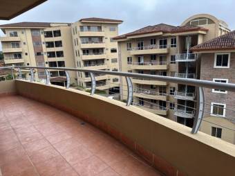 Se alquila moderno apartamento en condominio de San Rafel Escazú 26-633