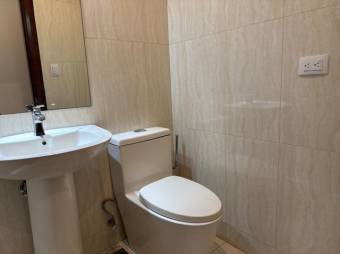 Se alquila moderno apartamento en condominio de San Rafel Escazú 26-633