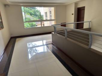 Se alquila moderno apartamento en condominio de San Rafel Escazú 26-633