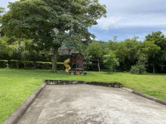 Se alquila moderna casa con amplio patio en Piedades Santa Ana 26-636